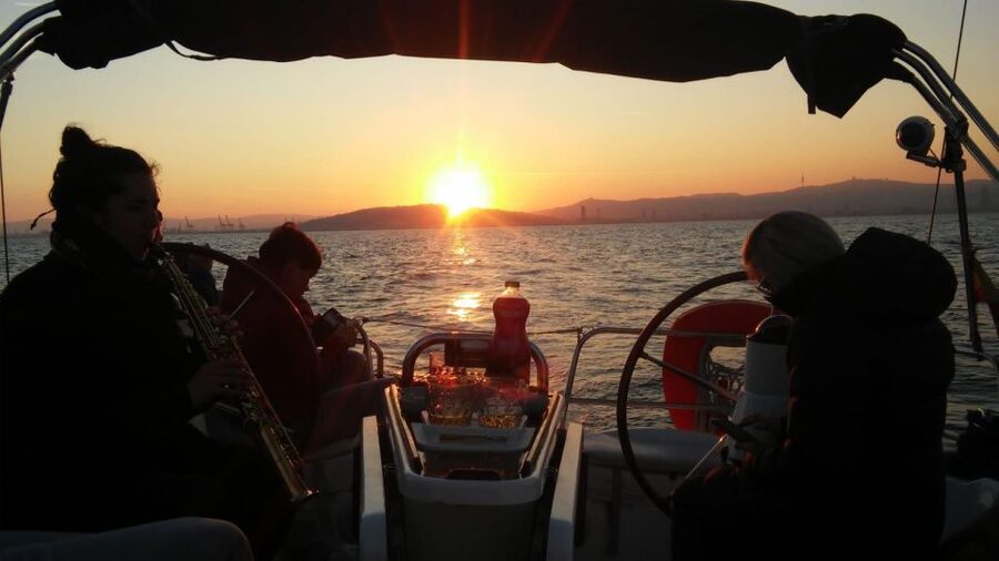 Barcelona: Sunset Live Sax and Sailing Experience with Tapas - Meeting Port Olimpic at Check-in Time for a Calm Start