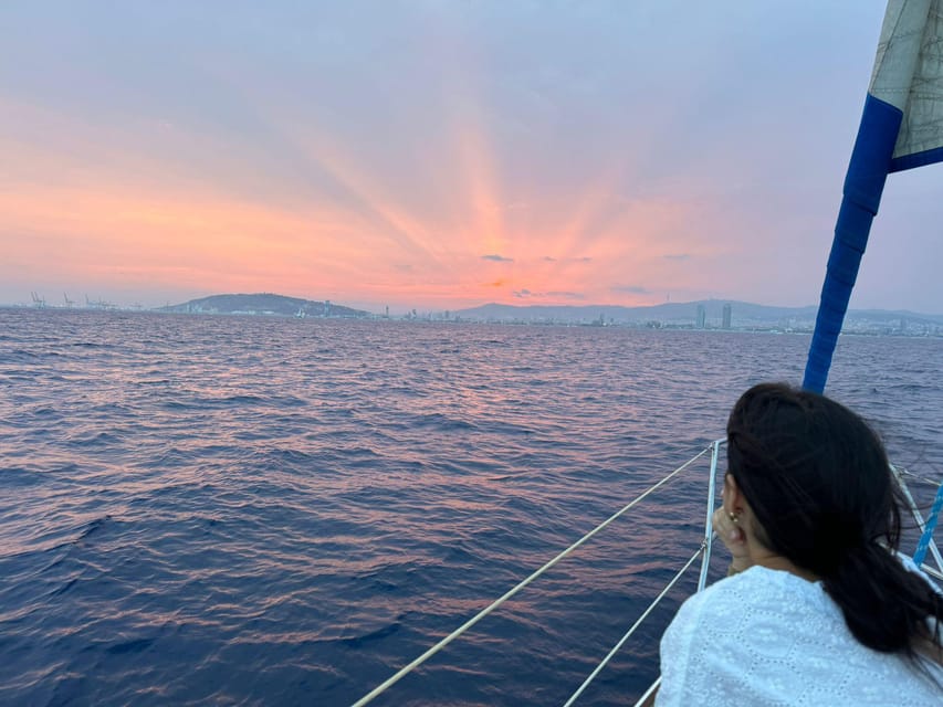 Barcelona: Sunset Sailboat Cruise with Drinks and Snacks - Key highlights at a glance