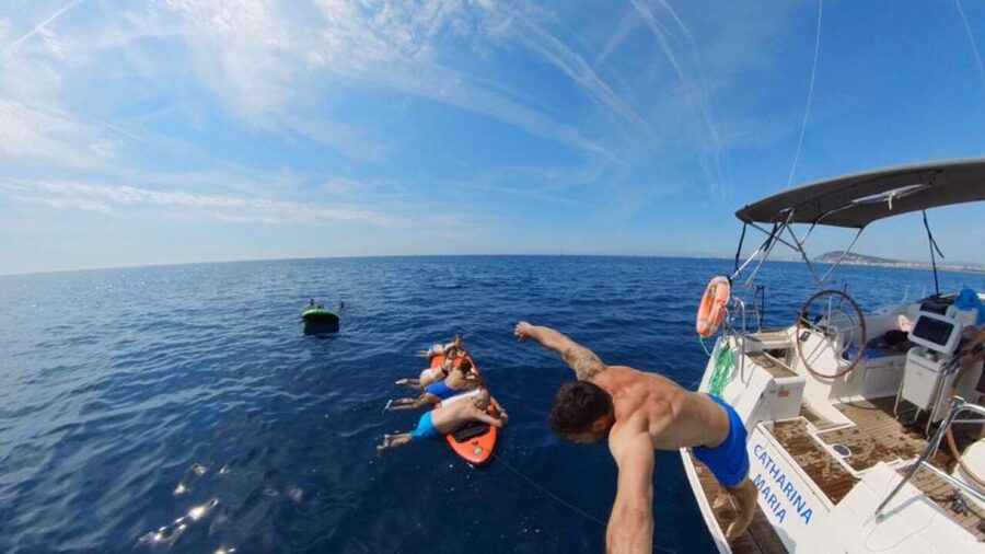 Barcelona: Sunset Sailing Experience with Snacks and Cava - At a glance
