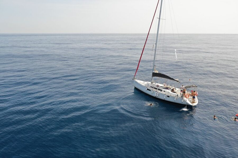 Barcelona: Sunset Sailing Experience with Snacks and Cava - Winter and windy conditions: how to plan for comfort