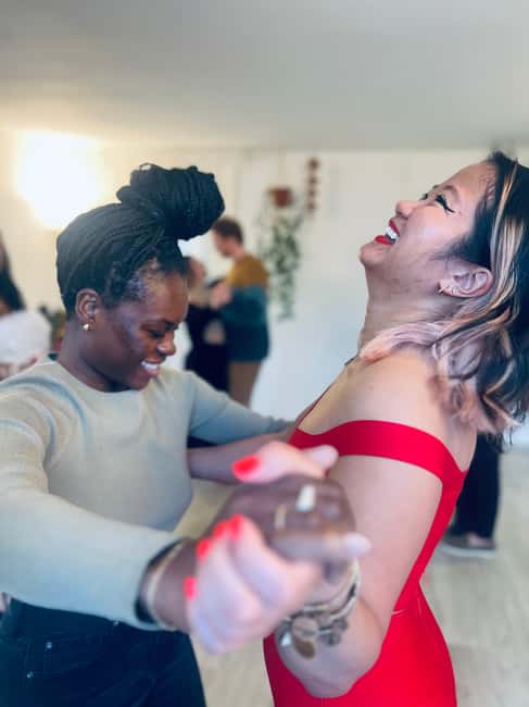 Barcelona: Tango Lesson with Drinks and Video - Argentine tango basics: what you learn beyond the steps