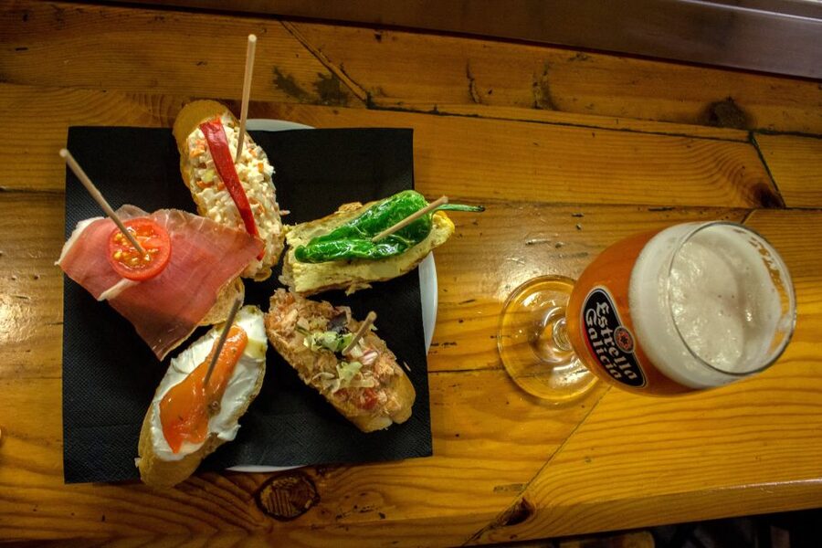 Barcelona Tapas 3-Hour Bike Tour - Guide quality, multilingual patience, and what to watch for