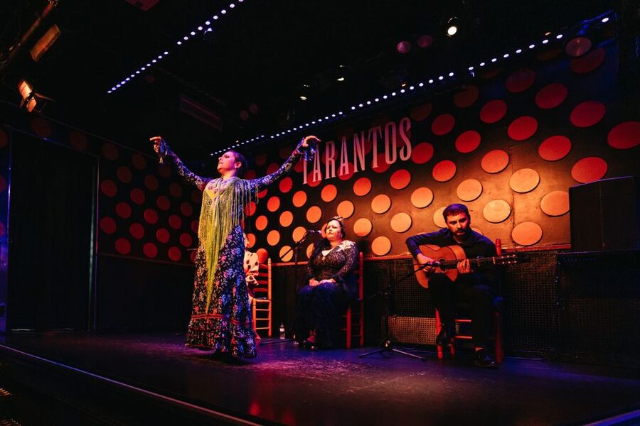 Barcelona: Tapas and Flamenco Experience - Flamenco in the Gothic Quarter: a fast ticket to real atmosphere