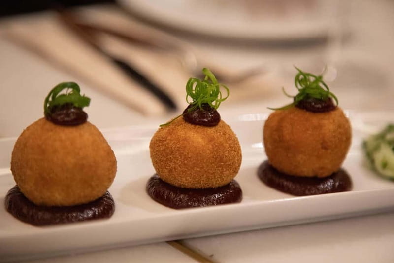 Barcelona Tapas Crawl food & drinks all included - Drinks in Barcelona: vermut, local red wine, and pairing sense