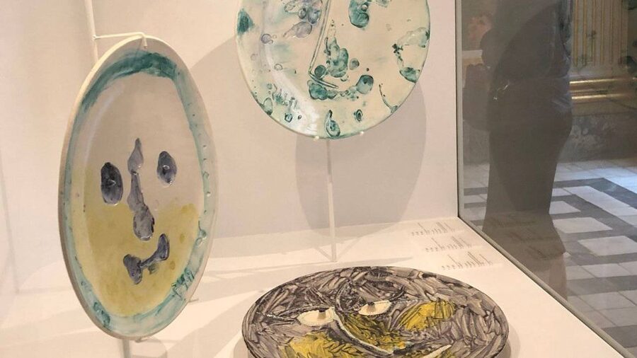 Barcelona: Tapas & Picasso Museum Guided Walking Tour - The Picasso Museum segment: early works, ceramics, and skip-the-line entry