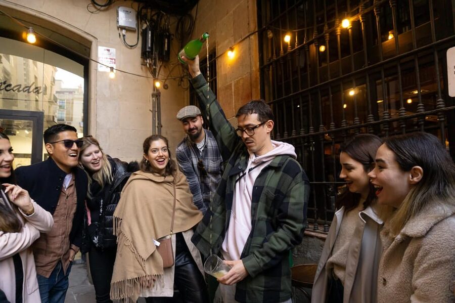 Barcelona: Tapas Tour with Food Tastings and Drinks - Where you meet and how the route starts (Correos y Telégrafos)