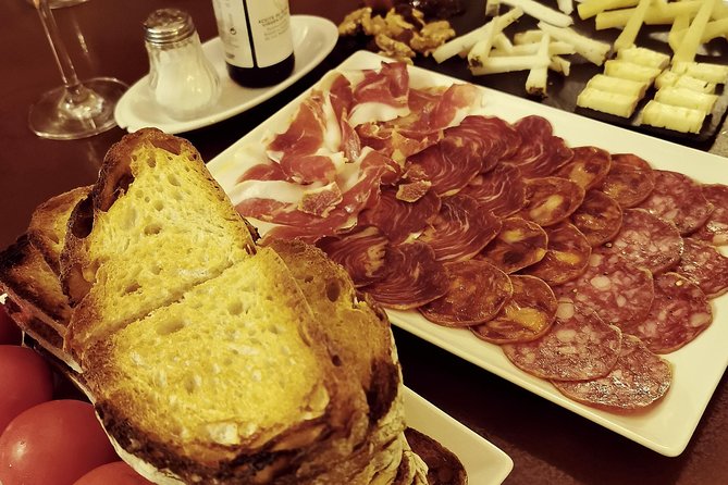 Barcelona Tapas & Wine Experience as a Local at Hidden Wineries - Gothic Quarter stop: getting oriented while you eat