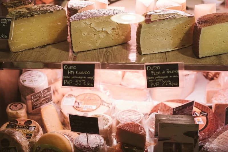 Barcelona: Tapas, Wine & History Tour of the Old Town - Food and drink: what you can handle, what to plan around