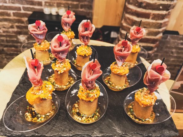 Barcelona: Tapas & Wine, Private Tour in Traditional Taverns - How the guide changes the whole experience