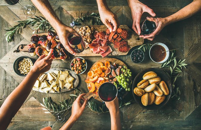 Barcelona: Tapas & Wine, Private Tour in Traditional Taverns - A private Barcelona night, planned around 5 taverns