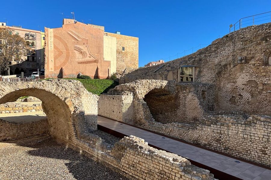 Barcelona: Tarragona & Sitges Guided Day Trip with Transfers - Lunch Break in Tarragona: Use the Free Time Without Overthinking