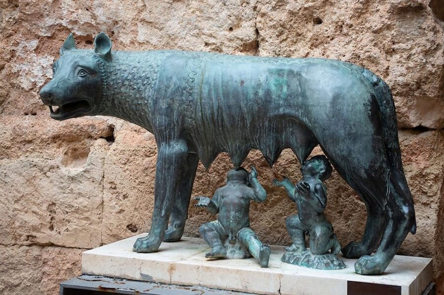 Barcelona: Tarragona & Sitges Guided Day Trip with Transfers - Sitges in 1.5 Hours: Shopping Streets, Sun Time, and Café Culture