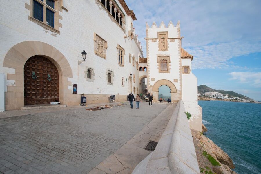 Barcelona: Tarragona & Sitges Guided Day Trip with Transfers - Guide Experience Matters: André, Storytelling Pace, and Audio Support