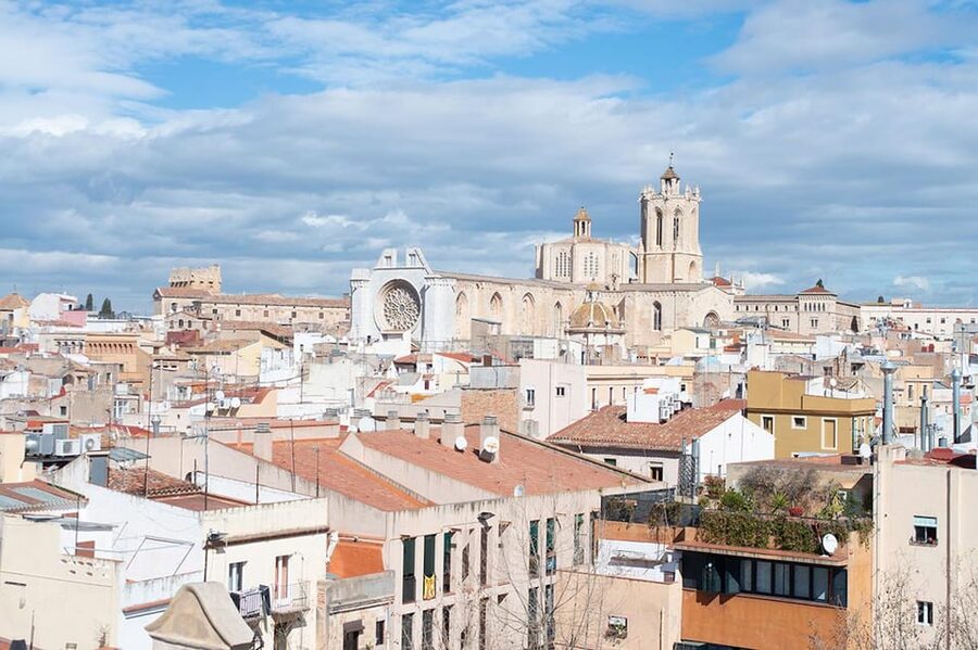 Barcelona: Tarragona & Sitges Guided Day Trip with Transfers - Getting There From Barcelona: Air-Conditioned Pickup, Real Comfort