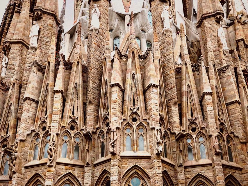 Barcelona: The Genuis of Gaudi & Modernist Architects Tour - What makes the guides worth it (and why that affects your photos)