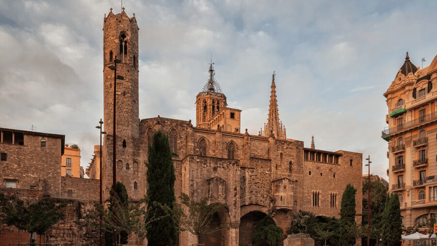 Barcelona: The Search for the Snake Stone City Treasure Hunt - Plaça Reial: a faster, more social change of pace