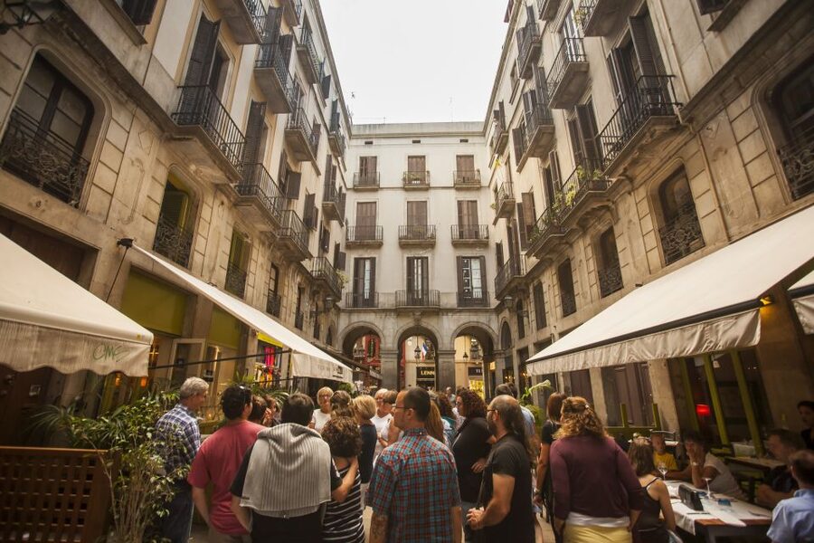 Barcelona: “The Shadow of the Wind” Literary Walking Tour - Key moments you will remember
