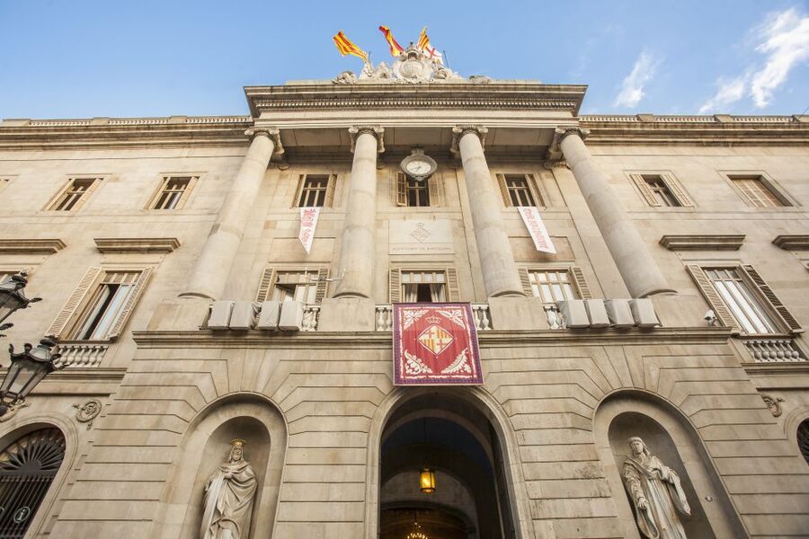 Barcelona: “The Shadow of the Wind” Literary Walking Tour - Gothic Quarter and the religious landmarks that anchor the tone
