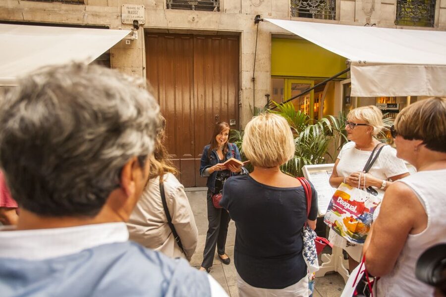 Barcelona: “The Shadow of the Wind” Literary Walking Tour - The Sempere and Sons exterior: the moment fans wait for