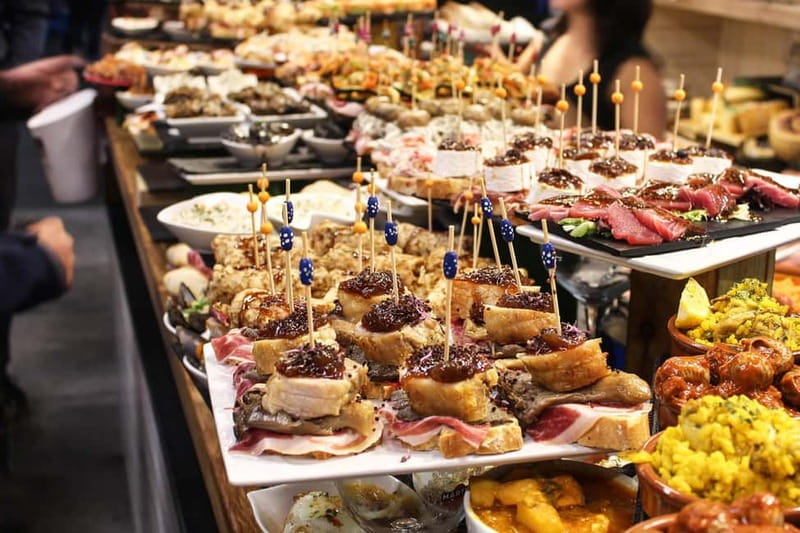Barcelona: The Ultimate Local Tapas & Drinks Food Tour - Pace, group size, and how to make the most of 3.5 hours