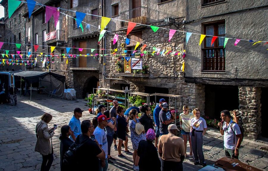 Barcelona: Three Countries Andorra, France, & Spain Day Tour - What to Pack for a Comfortable Pyrenees Day