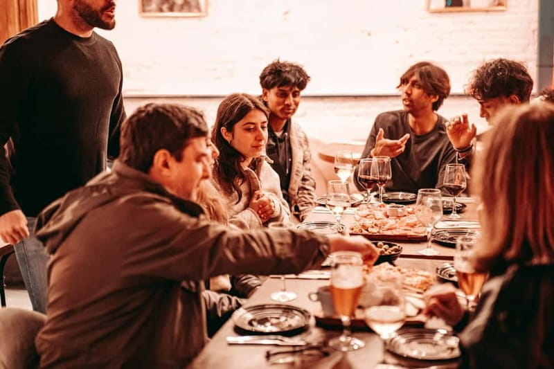 Barcelona: Tipsy Tapas & History Tour in the Gothic Quarter - Ricardo’s guide style: stories that turn buildings into context