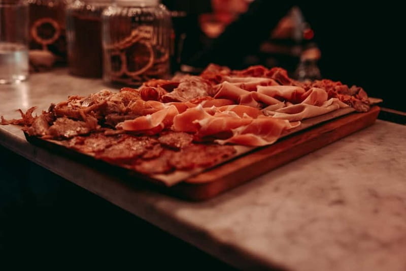 Barcelona: Tipsy Tapas & History Tour in the Gothic Quarter - Price and value: is $93 fair for three stops and live music?