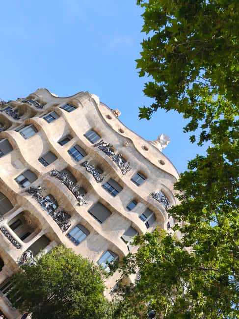 Barcelona: Top-Rated Bike or E-Bike Tour with Local Guide - Why a short Barcelona bike tour beats trying to DIY it