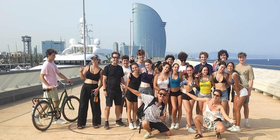 Barcelona: Top-Rated Bike or E-Bike Tour with Local Guide - Palau de la Música Catalana break, then more architecture surprises