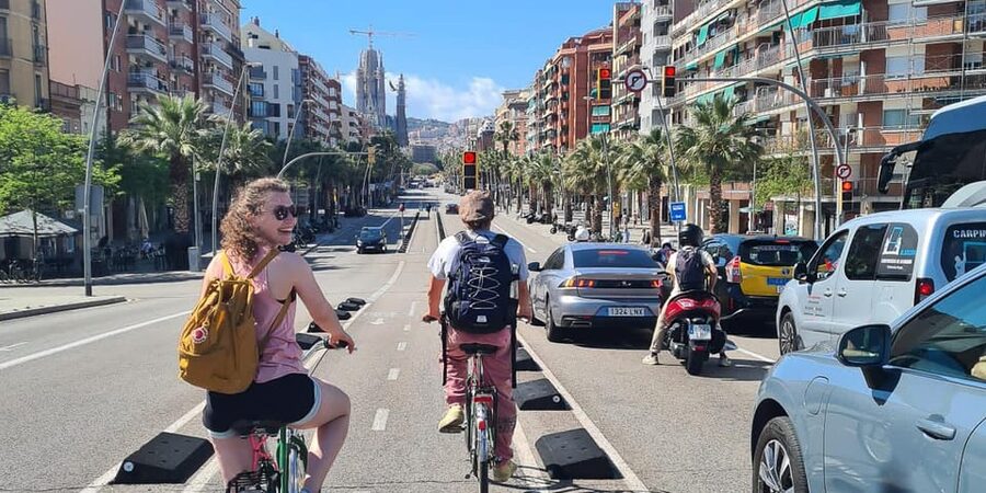 Barcelona: Top-Rated Bike or E-Bike Tour with Local Guide - Casa Milà: the fun part of learning to see Gaudí