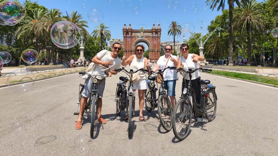 Barcelona: Top-Rated Bike or E-Bike Tour with Local Guide - Meeting at Plaça Sant Miquel, then rolling into the old city