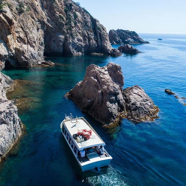 Barcelona: Tossa de Mar & Costa Brava boat, very small group - The coastal hike in Tossa de Mar: 2.5 km, 90 m up, and viewpoints that reward you