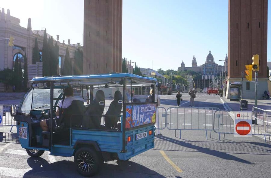 Barcelona: Tour by electric tuk tuk - Value for $39: what you get, what you still pay for
