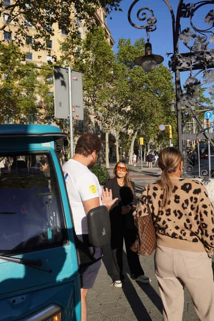 Barcelona: Tour by electric tuk tuk - Why an electric tuk tuk feels smarter than walking (or a crowded bus)
