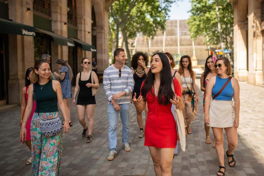 Barcelona Walk Like a Local: El Born & Gothic 15+ Sights - El Born meets the Gothic Quarter, and it changes the whole vibe