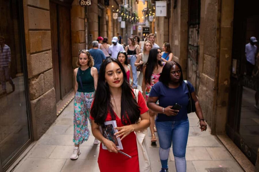 Barcelona Walk Like a Local: El Born & Gothic 15+ Sights - Stopping for Santa Maria del Mar: why the building feels personal