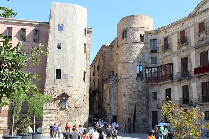 Barcelona walking tour Gothic Quarter and Ramblas+Boat trip - Port Vell boat ride: views over the maritime façades