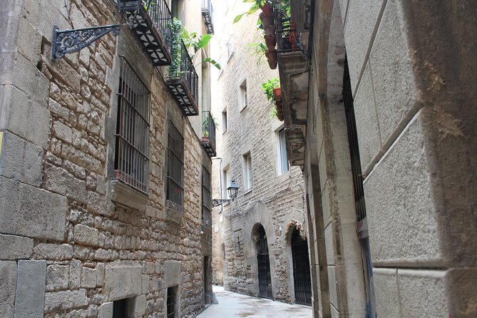 Barcelona walking tour Gothic Quarter and Ramblas+Boat trip - The value math: what you’re really paying for