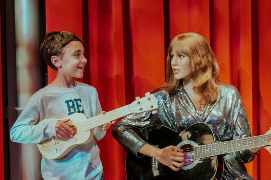 Barcelona: Wax Museum Entry Ticket - El Bosc de les Fades: the magical forest bar moment at the end