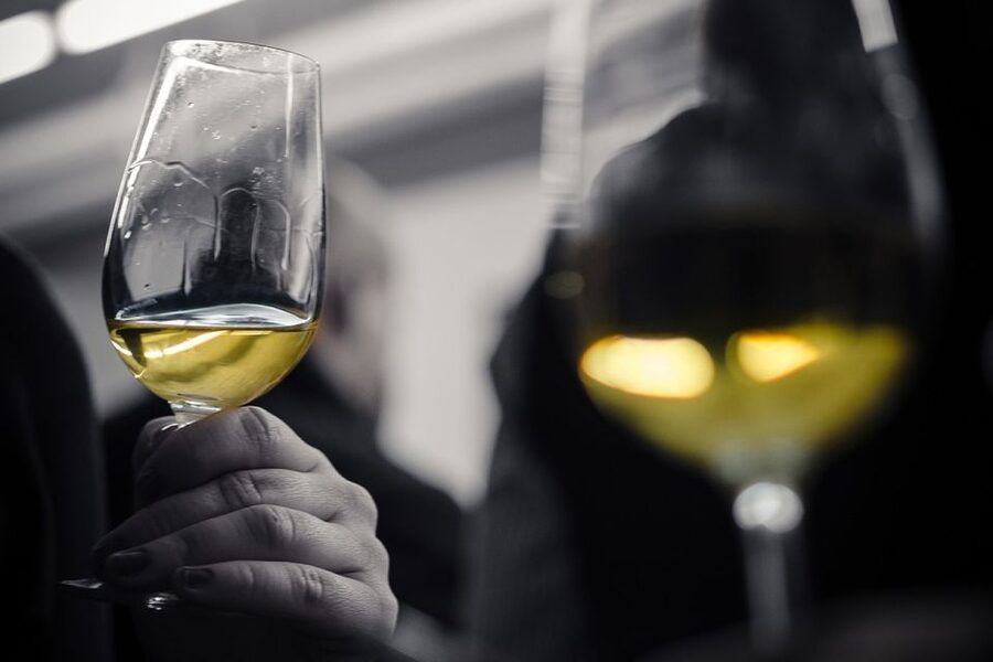 Barcelona Wine Tasting: Catalan and Spanish Wines - Meeting point and first impressions at the big wooden doors