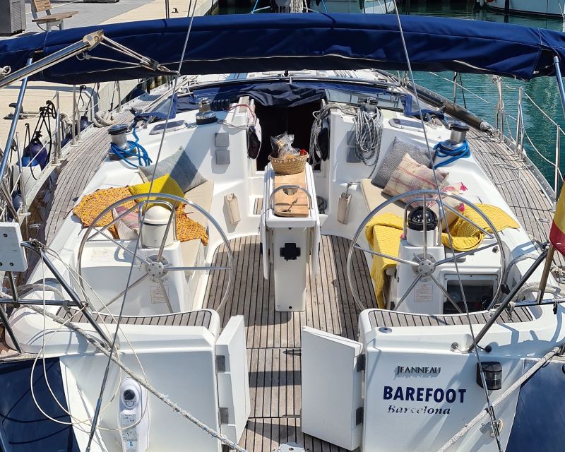 Barefoot: Private sailing cruise in Barcelona - Captain Time: Learn a Bit of Sailing or Just Relax