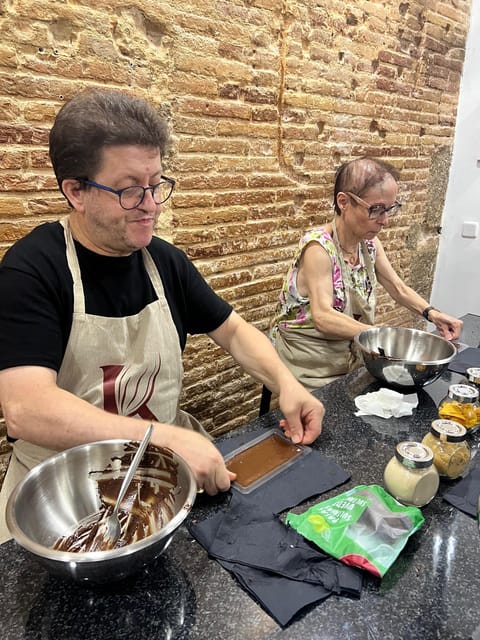 Bean to Bar Chocolate Workshop in Barcelona - Guides, group size, and languages that shape the experience