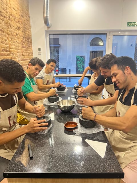 Bean to Bar Chocolate Workshop in Barcelona - Cocoas, pods, and the steps you will actually do