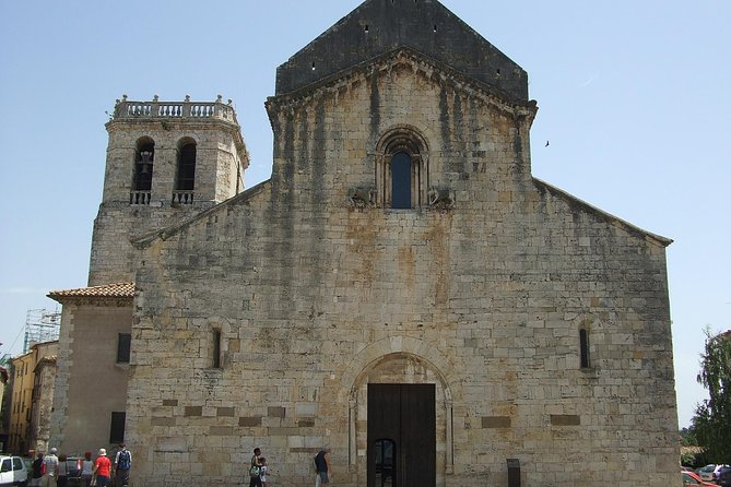 Besalu & 3 Medieval Towns Small Group Tour with Hotel Pick-Up - Santa Pau in the Garrotxa: Medieval Streets and Volcanic Country
