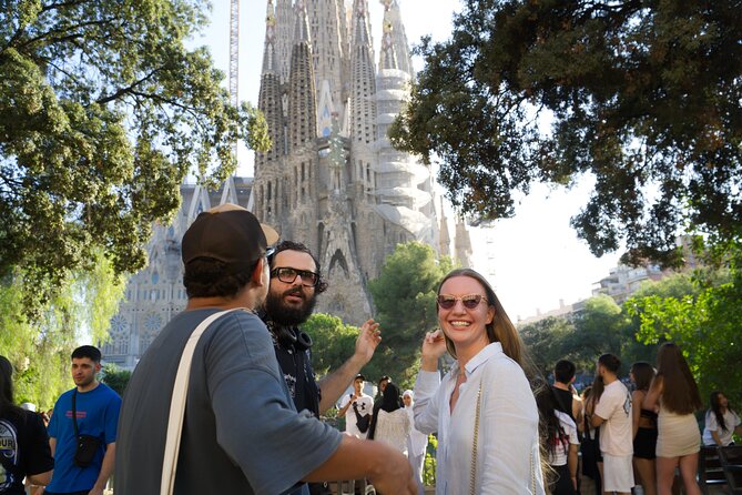 Best of Barcelona: Sagrada Família, Gaudí & Candy Tasting Tour! - Start at Av. de Gaudí: What You Get at the Sagrada Família Exterior