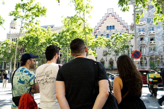 Best of Barcelona: Sagrada Família, Gaudí & Candy Tasting Tour! - Modernist Block Walk: La Mansana de la Discordia to Rocamora and More