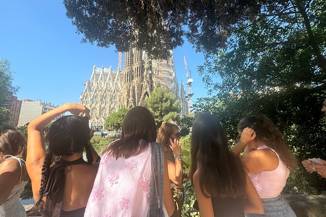 Best of Barcelona: Sagrada Família, Gaudí & Candy Tasting Tour! - Should You Book This Tour for Your Barcelona Plan?