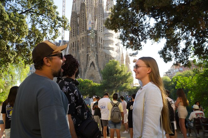 Best of Barcelona: Sagrada Família, Gaudí & Candy Tasting Tour! - Passeig de Gràcia Architecture Run: La Pedrera to Casa Batlló