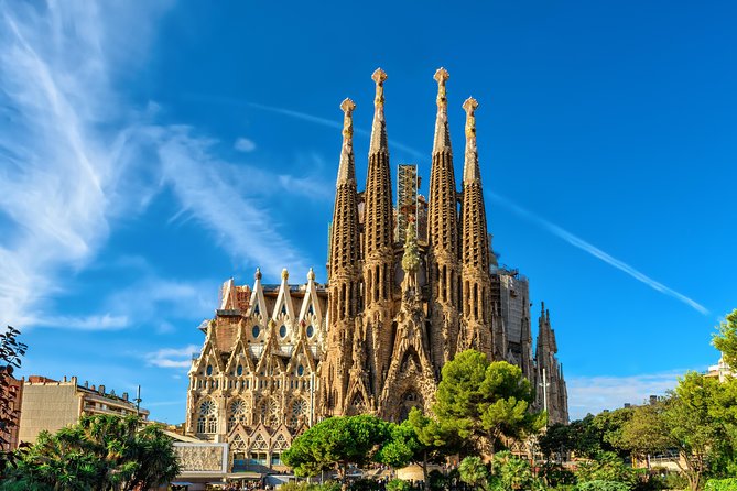 Best of Barcelona: Sagrada Familia & Park Guell Tour with Pick-up - Ciutat Vella overview: Catalunya Square to the old core