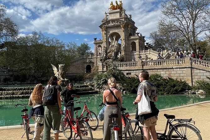 Bike Tour in Barcelona: History, Architecture and Culture - Stop 4: Arc de Triomf and the civic story behind it